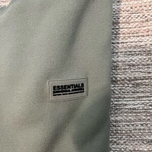 DR ESSENTIALS MEDIUM HOODIE